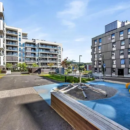 Demims Centre&parking *